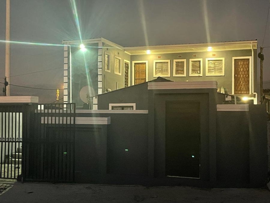 8 Bedroom Property for Sale in Harare Western Cape